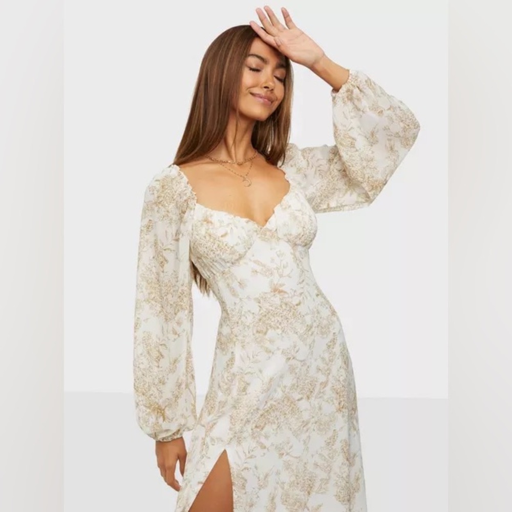 Missguided White Floral Print Milkmaid Skater Midi Dress